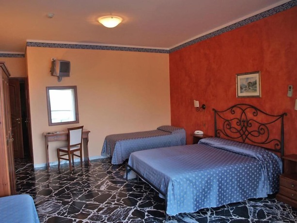Imagen de la habitación del Hotel Costa Azzurra. Foto 12