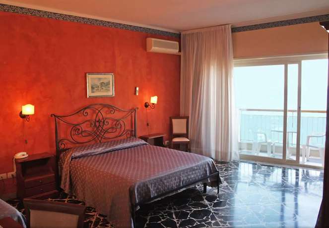 Imagen de la habitación del Hotel Costa Azzurra. Foto 13