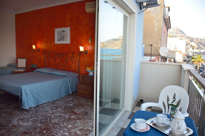 Imagen de la habitación del Hotel Costa Azzurra. Foto 15