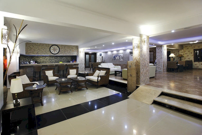 Imagen de los interiores del Hotel Costa Bitezhan. Foto 9