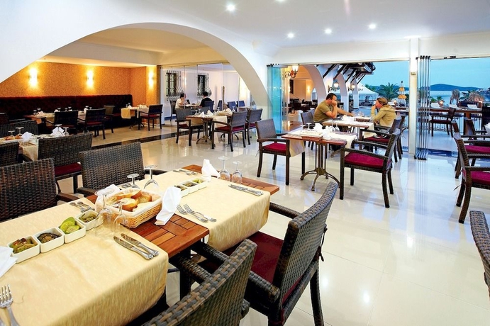 Imagen del bar/restaurante del Hotel Costa Bitezhan. Foto 3