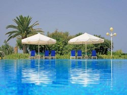 Imagen de la piscina del Hotel Costa Brada Resort. Foto 16