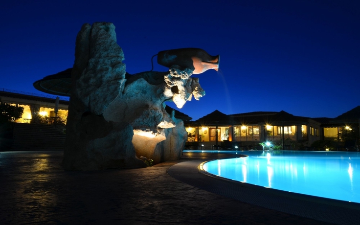 Imagen de la piscina del Hotel Costa Caddu. Foto 14