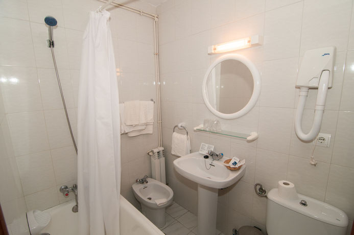 Imagen de la habitación del Hotel Costa De Ajo. Foto 2