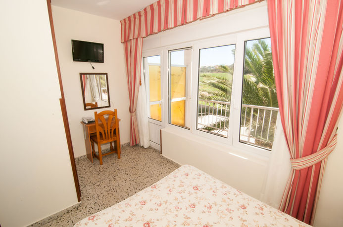 Imagen de la habitación del Hotel Costa De Ajo. Foto 6