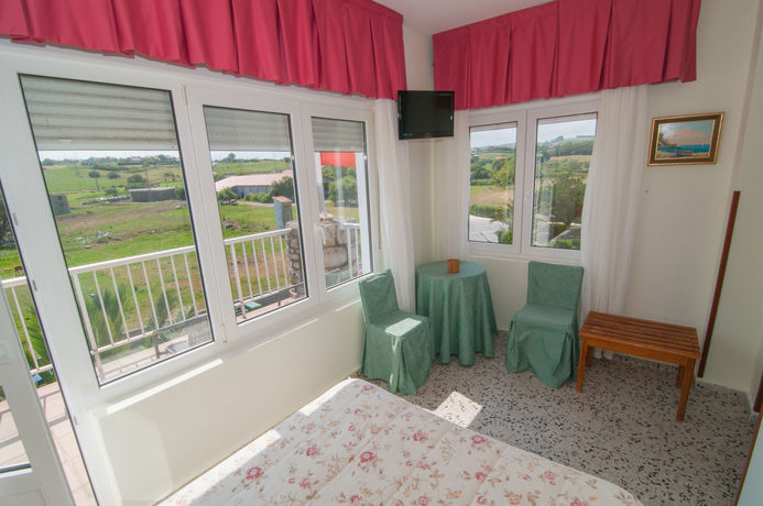 Imagen de la habitación del Hotel Costa De Ajo. Foto 9