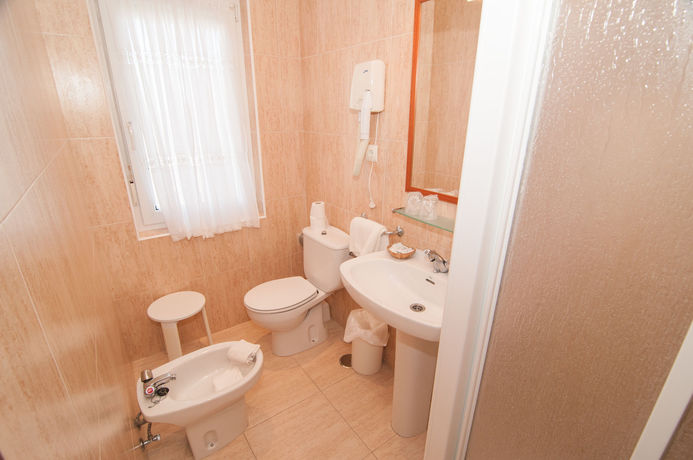 Imagen de la habitación del Hotel Costa De Ajo. Foto 10