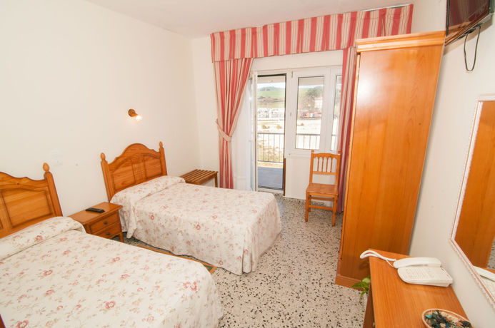 Imagen de la habitación del Hotel Costa De Ajo. Foto 13