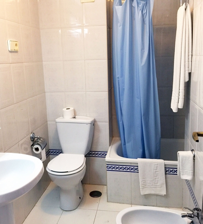 Imagen de la habitación del Hotel Costa De La Luz, Huelva. Foto 5