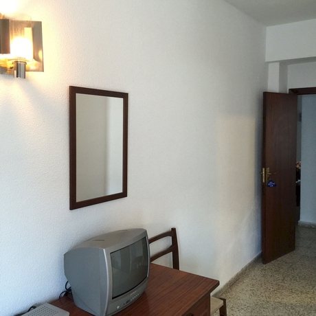 Imagen de la habitación del Hotel Costa De La Luz, Huelva. Foto 7
