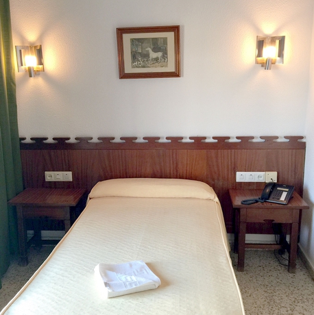 Imagen de la habitación del Hotel Costa De La Luz, Huelva. Foto 9
