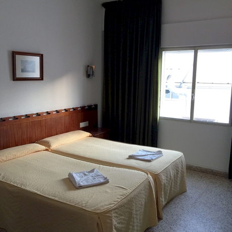 Imagen de la habitación del Hotel Costa De La Luz, Huelva. Foto 10