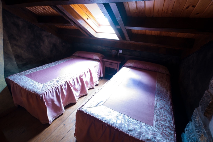 Imagen de la habitación del Hotel Costa De Rodiles. Foto 12