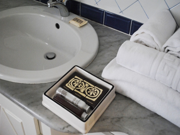 Imagen de la habitación del Hotel Costa Dei Fiori. Foto 2