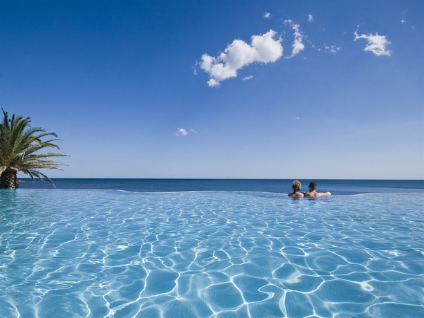 Imagen de la piscina del Hotel Costa Dei Fiori. Foto 16