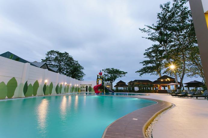 Imagen de la piscina del Hotel Costa Del Sol Resort Hotel. Foto 16