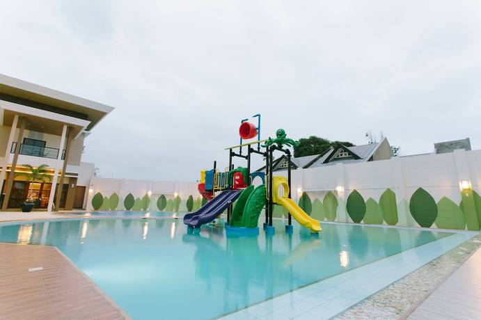 Imagen de la piscina del Hotel Costa Del Sol Resort Hotel. Foto 17