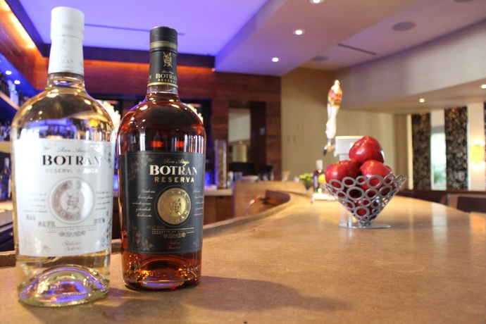 Imagen del bar/restaurante del Hotel Costa D'este Beach Resort and Spa. Foto 4