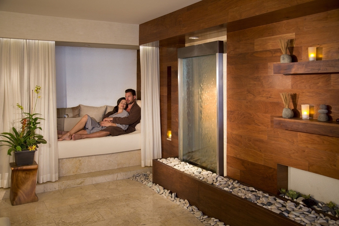 Imagen de los interiores del Hotel Costa D'este Beach Resort and Spa. Foto 13