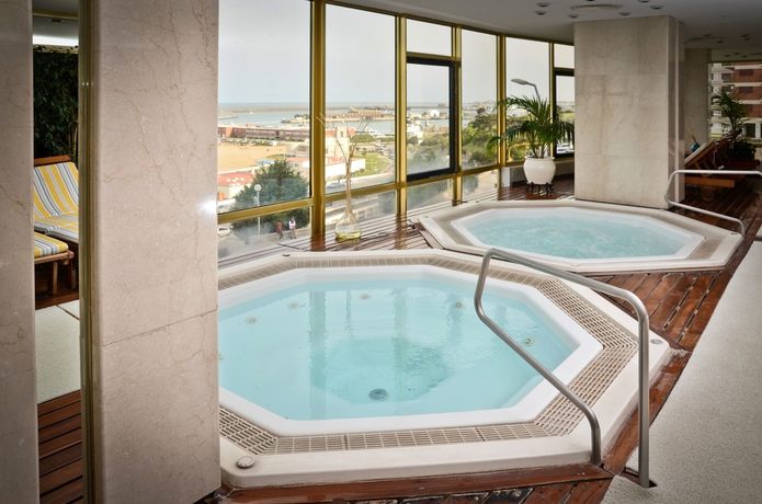 Imagen de la piscina del Hotel Costa Galana. Foto 16