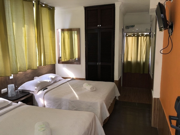 Imagen de la habitación del Hotel Costa Inn. Foto 4