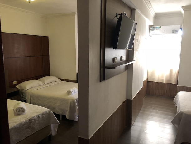 Imagen de la habitación del Hotel Costa Inn. Foto 5