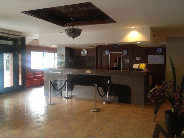 Imagen de los interiores del Hotel Costa Inn. Foto 14