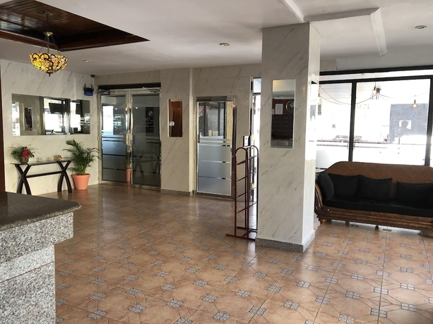 Imagen de los interiores del Hotel Costa Inn. Foto 15