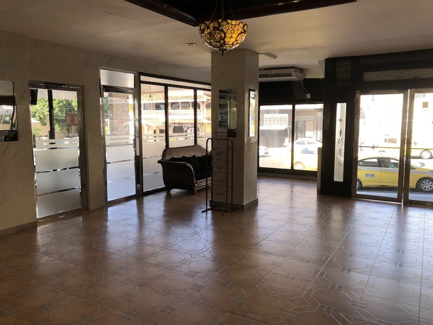 Imagen de los interiores del Hotel Costa Inn. Foto 16