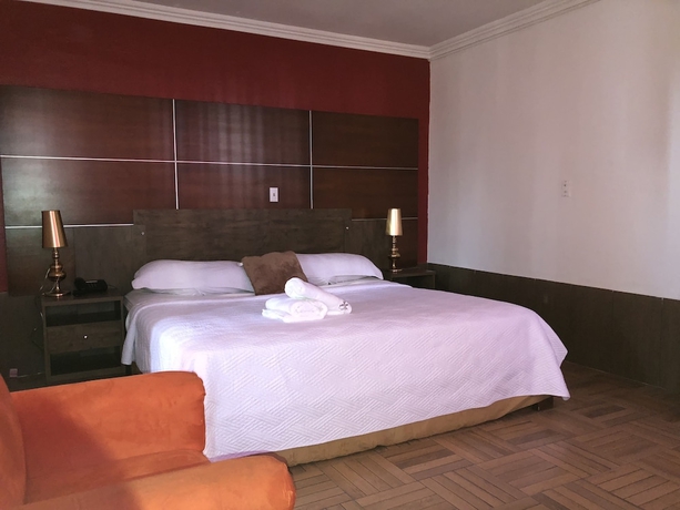 Imagen de la habitación del Hotel Costa Inn. Foto 9