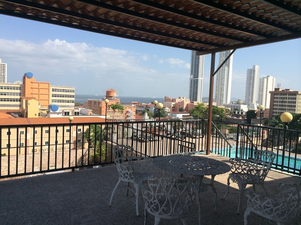 Imagen de la habitación del Hotel Costa Inn. Foto 12