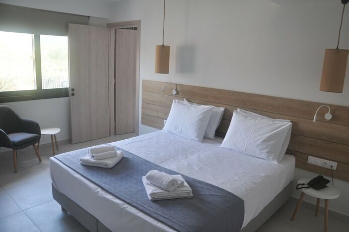 Imagen de la habitación del Hotel Costa Ionica Mytikas Seaside. Foto 11