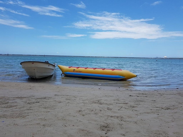 Imagen de los exteriores del Hotel Costa Linda Beach Boca Chica. Foto 16