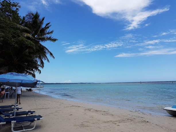 Imagen de los exteriores del Hotel Costa Linda Beach Boca Chica. Foto 17