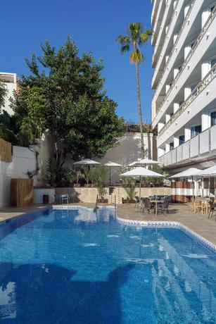 Imagen de la piscina del Hotel Costa M&aacute;laga - Adults Recommended - by Pierre & Vacances. Foto 19