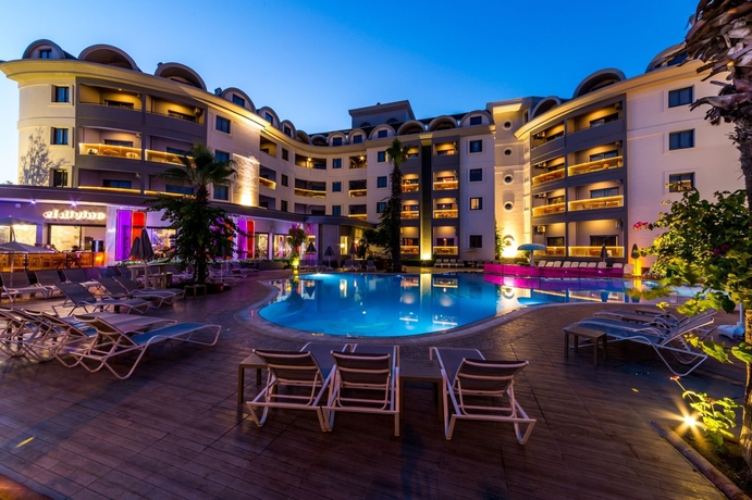 Imagen de la piscina del Hotel Costa Mare Suites. Foto 15