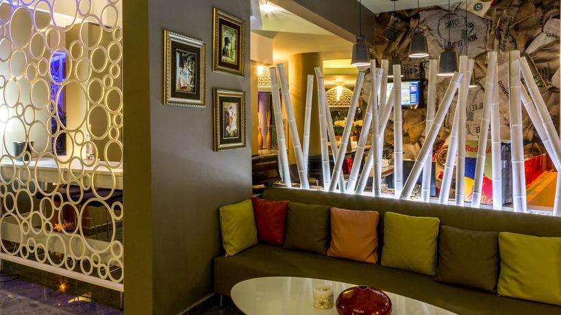 Imagen de los interiores del Hotel Costa Mare Suites. Foto 12