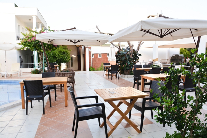 Imagen de los exteriores del Hotel Costa Maya. Foto 12