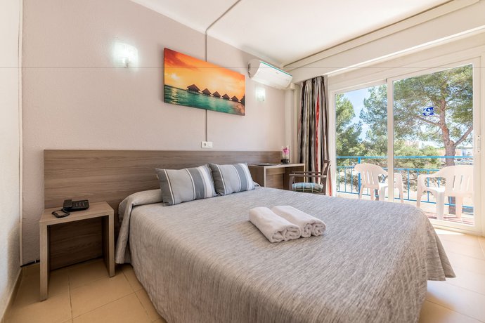 Imagen de la habitación del Hotel Costa Mediterraneo. Foto 13