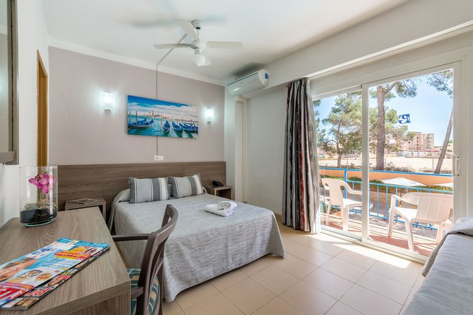 Imagen de la habitación del Hotel Costa Mediterraneo. Foto 16