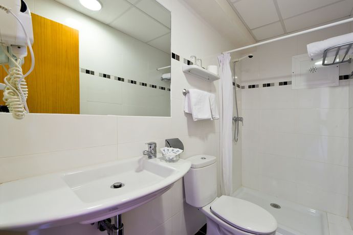 Imagen de la habitación del Hotel Costa Mediterraneo. Foto 18