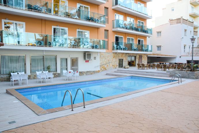 Imagen de la piscina del Hotel Costa Mediterraneo. Foto 35