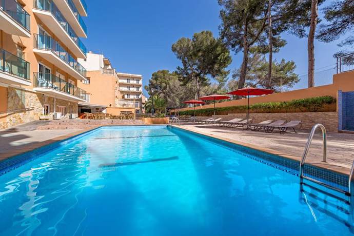 Imagen de la piscina del Hotel Costa Mediterraneo. Foto 36