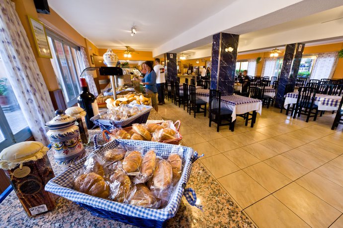 Imagen del bar/restaurante del Hotel Costa Mediterraneo. Foto 6