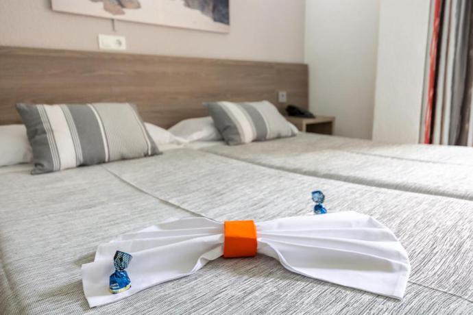 Imagen de la habitación del Hotel Costa Mediterraneo. Foto 27