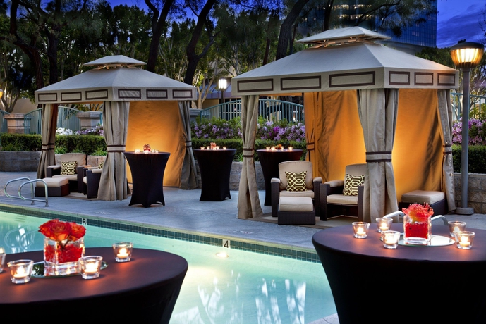 Imagen de la piscina del Hotel Costa Mesa Marriott. Foto 11