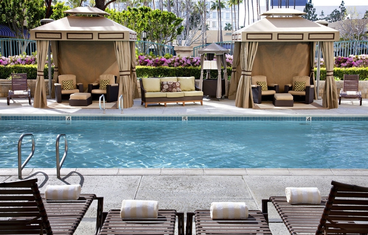 Imagen de la piscina del Hotel Costa Mesa Marriott. Foto 12