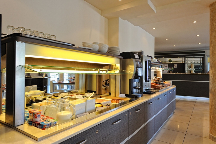 Imagen del bar/restaurante del Hotel Costa Salina. Foto 2