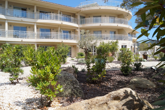 Imagen de los exteriores del Hotel Costa Salina. Foto 13