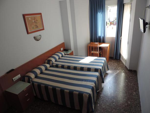 Imagen de la habitación del Hotel Costa San Antonio. Foto 5